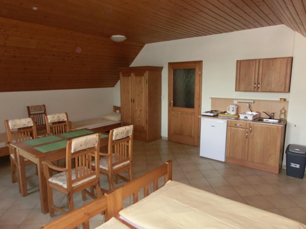 Penzion Kaminek Rokytnice nad Jizerou Rum bild